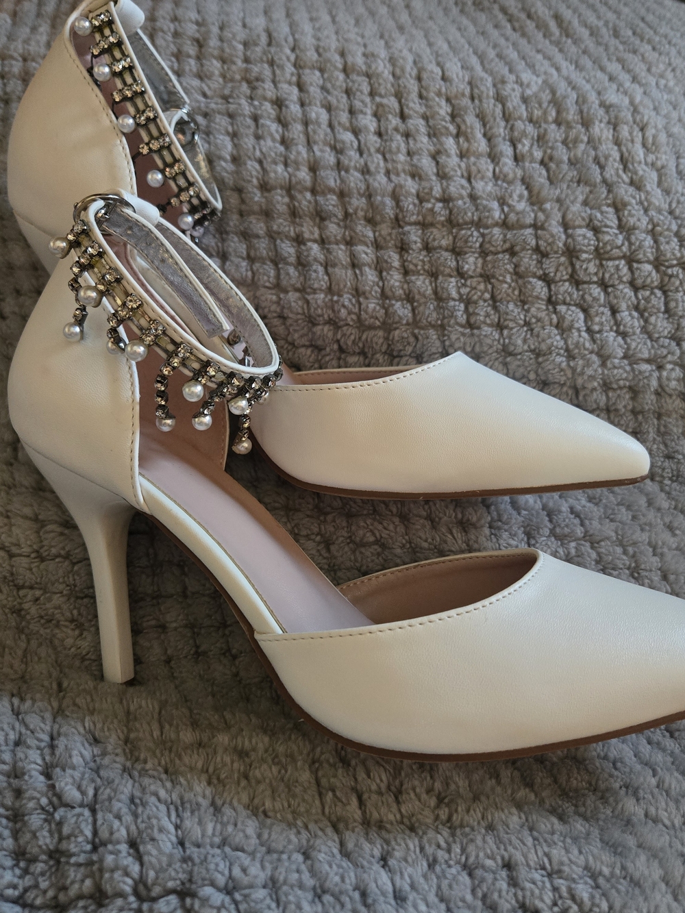 Camssoo Off White Ivory Rhinestone Tassel Stiletto Heels - Size 7.5 NWOT